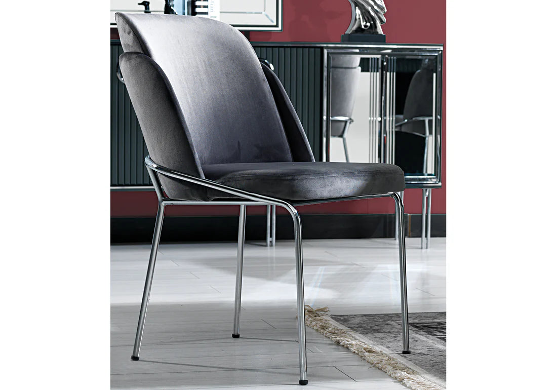 Table marbre noir et chaises médaillon noir chromé BOBO